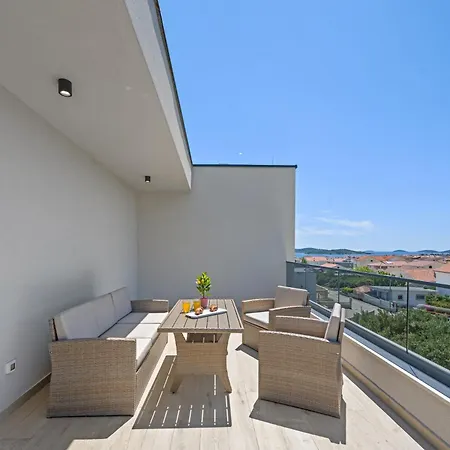 Ana Pool & Terrace Vodice